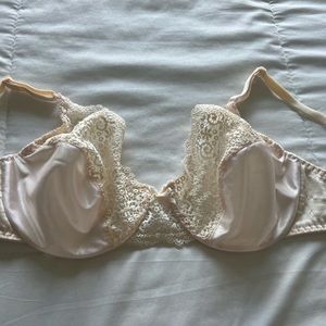 Vintage TRIUMPH international 36B lace bra in EUC 💕